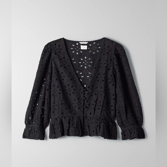 Black aritizia eyelet blouse in XS - Picture 3 of 9